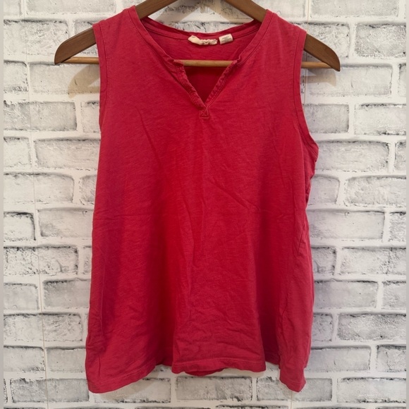 Christian Siriano Tops - Women’s Christian Siriano 100% Pima cotton pink v-neck sleeveless shirt Medium